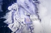 Misterio en la Antártida: Satélite Capta un Gran Agujero en el hielo Antártico «antigua anomalía que acecha bajo el hielo».