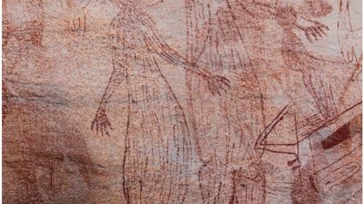 Pinturas rupestres con humanos de casi 2 metros de altura aparecen en Australia
