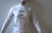 Esta camiseta es capaz de cargar pequeños dispositivos electrónicos a partir del movimiento y el sudor