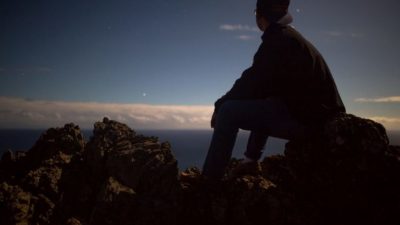 Las personas inteligentes prefieren pasar más tiempo solas