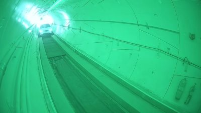 Elon Musk abre el primer túnel subterráneo para aliviar el tráfico en Los Ángeles