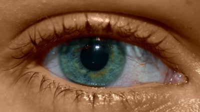 Qué sabemos de los filtros y gafas para reducir la luz azul que emiten las pantallas y evitar así daños en tus ojos