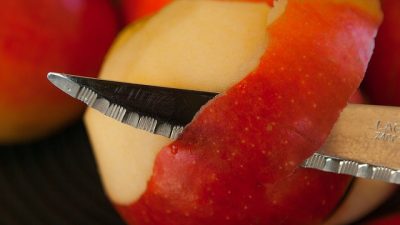 ¿Qué frutas debes pelar para comértelas y cuáles no?