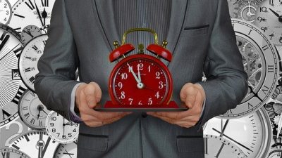 ¿Por qué las agujas del reloj giran a la derecha en lugar de a la izquierda?