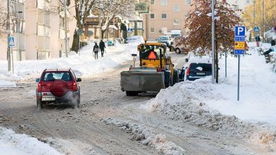 ¿Por qué la sal derrite el hielo y la nieve de las carreteras?
