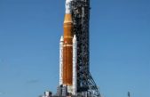 El supercohete SLS de la NASA en la rampa de despegue