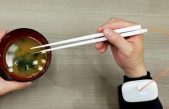Japón inventa unos palillos eléctricos que cambian el sabor de la comida