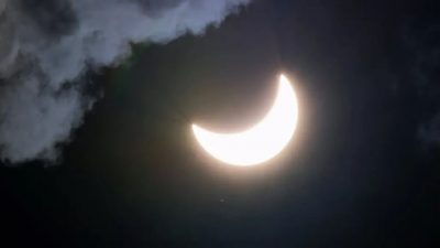 Una rara Luna Negra bloqueará el Sol durante el primer eclipse del año. Aquí te explicamos lo que significa