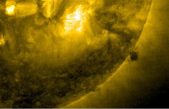 Un misterioso cubo negro salió del Sol en la cámara en directo de la NASA