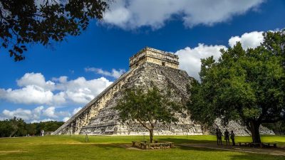 Los mayas purificaban su ‘aliento vital’ con incrustaciones de joyería en los dientes