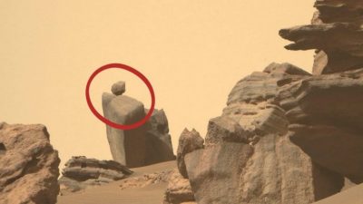 Una roca marciana se balancea en equilibrio perfecto y la NASA captó la imagen