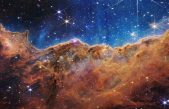 El telescopio Webb de la NASA revela los precipicios cósmicos y paisajes resplandecientes de nacimiento estelar