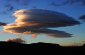 Nubes lenticulares: las misteriosas formaciones gaseosas que cobijan las montañas más altas del planeta