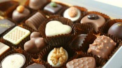 Día Internacional del Chocolate / del Programador / de la Sepsis / del Profesor de Natación / del Bibliotecario
