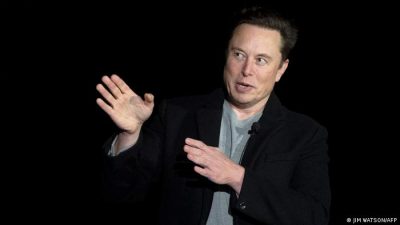 Elon Musk busca que las fábricas de Tesla sean operadas por “millones” de humanoides