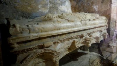 Encuentran la tumba de San Nicolás, el sacerdote turco que inspiró la historia de Santa Claus