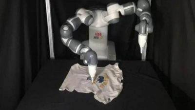 Científicos desarrollan un robot que dobla la ropa con un 93% de efectividad