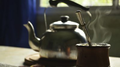 Descubren propiedades de la yerba mate que podrían ser preventivas del cáncer de próstata