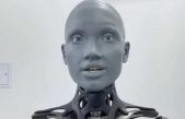 El robot humanoide, Ameca, revela en entrevista que podrá caminar en un año