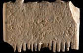La primera frase escrita de uno de los más antiguos alfabetos aparece en un peine para piojos