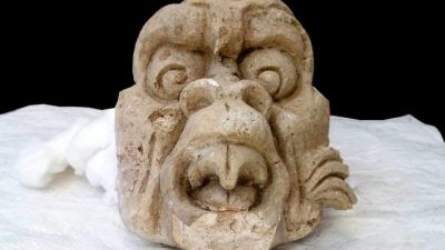 Encuentran unas impresionantes máscaras de estuco en Toniná, la mítica ciudad maya de hace 2,000 años