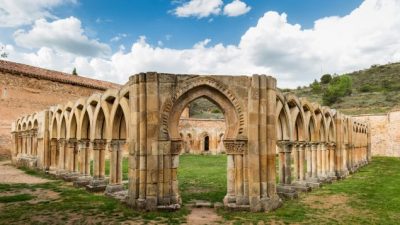 El misterio de los Arcos de San Juan: el monasterio abandonado en España que se conserva intacto desde hace 882 años