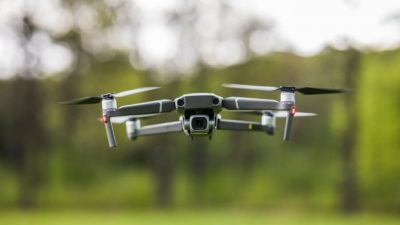 Desarrollan un sistema ‘inteligente’ que controla drones para garantizar llamadas en zonas sin cobertura telefónica