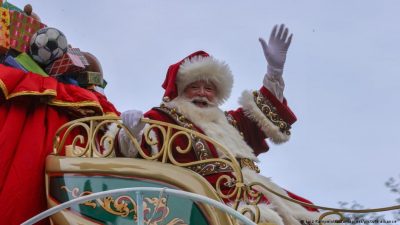La ciencia de Santa Claus para entregar sus regalos a tiempo Imagina que eres Santa Claus en Nochebuena.