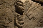 Talla de un hombre sujetándose el pene es la representación narrativa más antigua del mundo