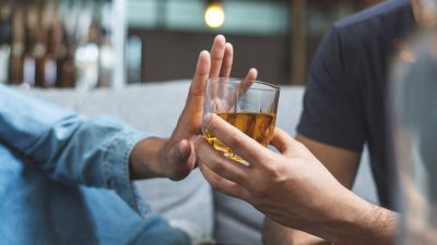 ¿Es saludable beber alcohol o lo mejor es ni probarlo?