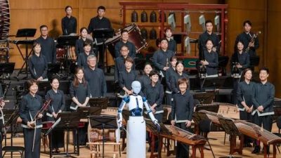 Así es el robot director de orquesta que dirigió un concierto en Corea del Sur