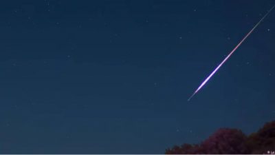 Mujer es alcanzada por meteorito mientras tomaba café