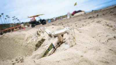 Robot que se desplaza bajo la arena