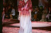Yuima Nakazato crea moda sostenible a partir de prendas desechadas procedentes de África