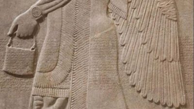 ¿Qué es el bolso misterioso visto en tallas antiguas en diferentes culturas y países?