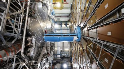 El experimento ATLAS del CERN mide la fuerza nuclear fuerte con una precisión récord