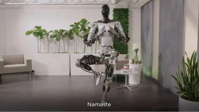 Optimus, el robot humanoide de Tesla, ya aprendió a hacer yoga