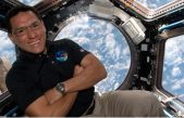 Astronauta rompe récord de tiempo en el espacio de la NASA