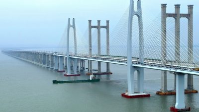 China inaugura línea ferroviaria de alta velocidad más rápida que cruza el mar