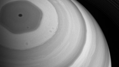 Los astrónomos no podían creer lo que descubrieron en Saturno