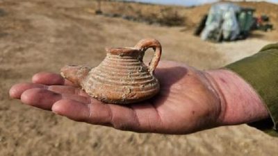 Descubren una lámpara de aceite de 1.500 años cerca de la frontera con Gaza