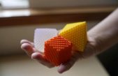 Aprender sobre nanopartículas con modelos que puedes tocar