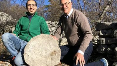 Descubren una piedra circular con el grabado del mapa celeste más antiguo hasta la fecha