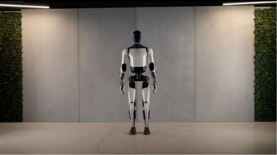 El robot humanoide de Tesla cada vez camina más rápido y la compañía nos enseña su último paseo