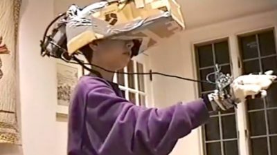 El casco de realidad virtual que un niño creó en 1993
