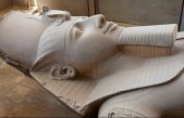 Encuentran la cabeza de una colosal estatua de Ramsés II