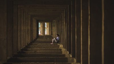 La soledad puede ser tan perjudicial como la obesidad y el tabaquismo, según expertos